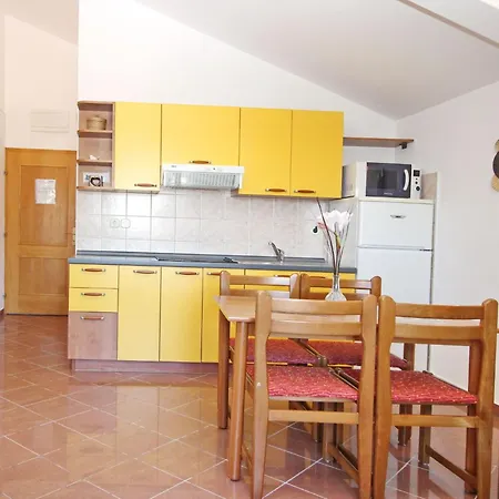 Modern Eingerichtete Fuer 4 Personen Mit Meerblick By Interhome Apartmán Baška