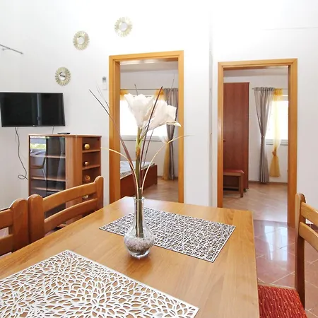 公寓 Modern Eingerichtete Fuer 4 Personen Mit Meerblick By Interhome *