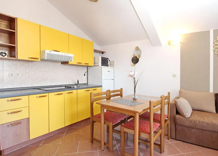 Modern Eingerichtete Fuer 4 Personen Mit Meerblick By Interhome