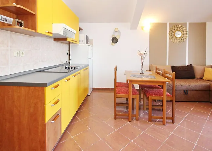 Modern Eingerichtete Fuer 4 Personen Mit Meerblick By Interhome
