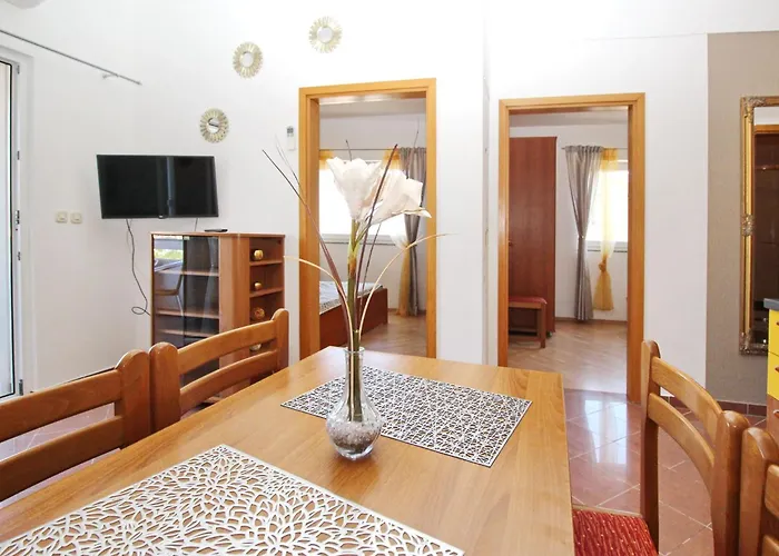 公寓 Modern Eingerichtete Fuer 4 Personen Mit Meerblick By Interhome *