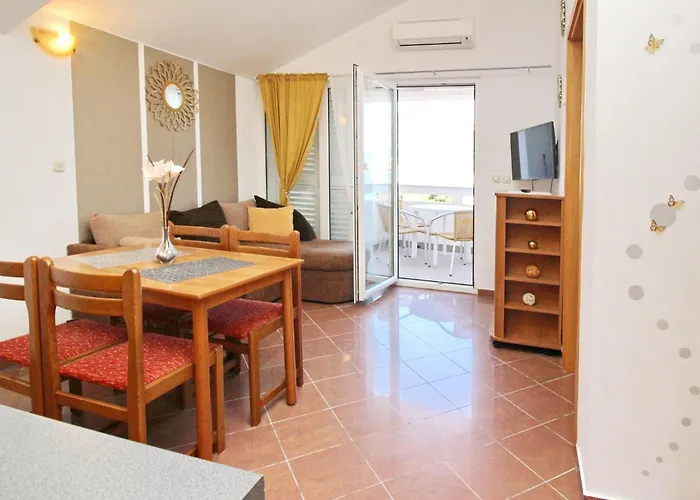 Modern Eingerichtete Fuer 4 Personen Mit Meerblick By Interhome *