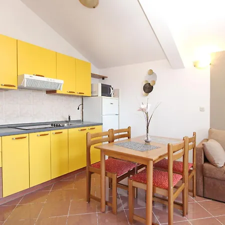 Modern Eingerichtete Fuer 4 Personen Mit Meerblick By Interhome