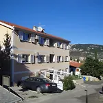 Modern Eingerichtete Fuer 4 Personen Mit Meerblick By Interhome
