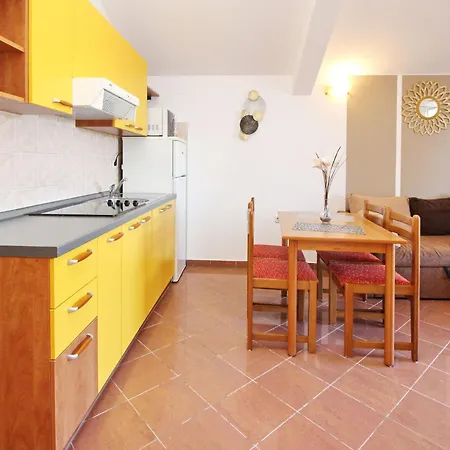 Modern Eingerichtete Fuer 4 Personen Mit Meerblick By Interhome