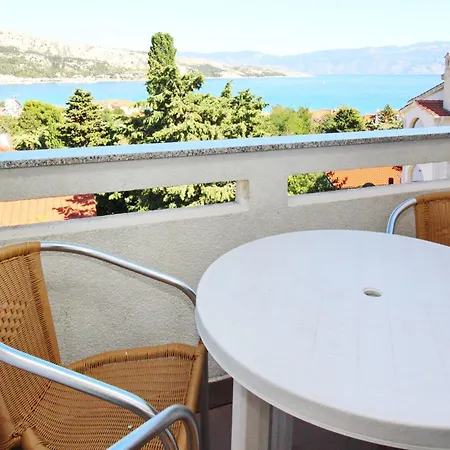 Modern Eingerichtete Fuer 4 Personen Mit Meerblick By Interhome * Baška