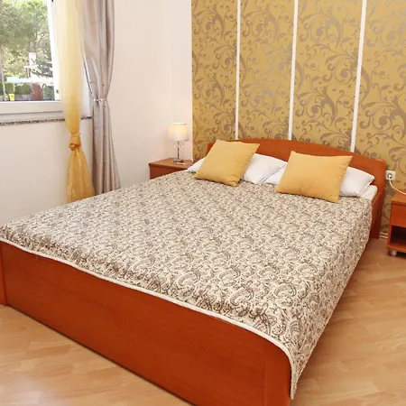 Modern Eingerichtete Fuer 4 Personen Mit Meerblick By Interhome Baška