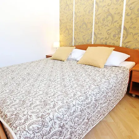 Modern Eingerichtete Fuer 4 Personen Mit Meerblick By Interhome * 바슈카