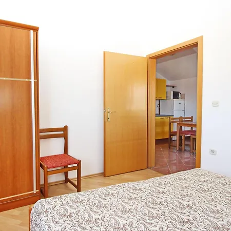 Modern Eingerichtete Fuer 4 Personen Mit Meerblick By Interhome 아파트