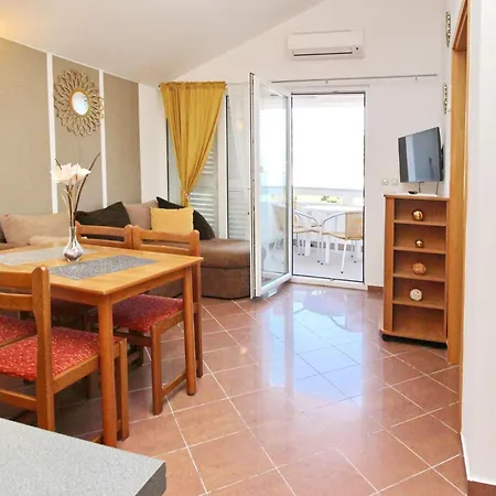 Modern Eingerichtete Fuer 4 Personen Mit Meerblick By Interhome *