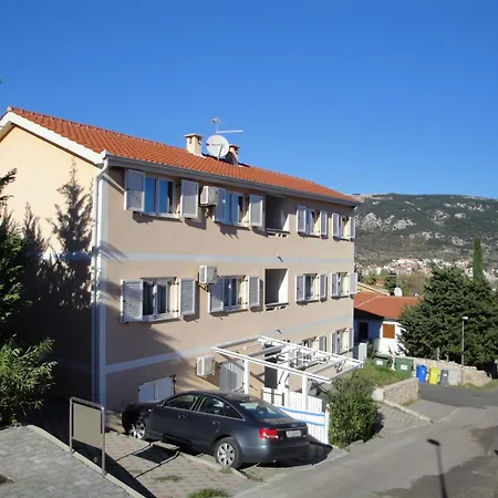 Modern Eingerichtete Fuer 4 Personen Mit Meerblick By Interhome *