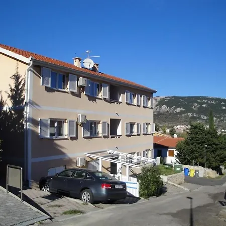 Modern Eingerichtete Fuer 4 Personen Mit Meerblick By Interhome