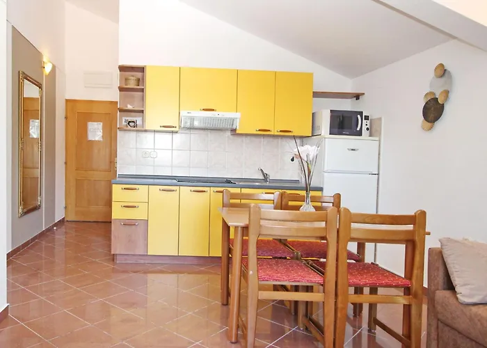 Modern Eingerichtete Fuer 4 Personen Mit Meerblick By Interhome Lejlighed Baška